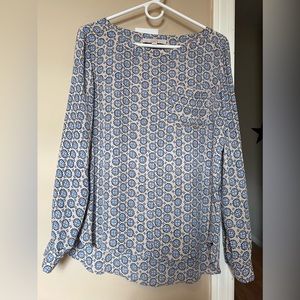 Ann Taylor LOFT blouse size small, neutral with blue & black pattern